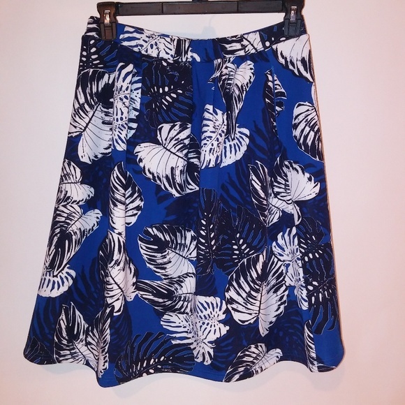 Metaphor Skirt‎ - Picture 1 of 7